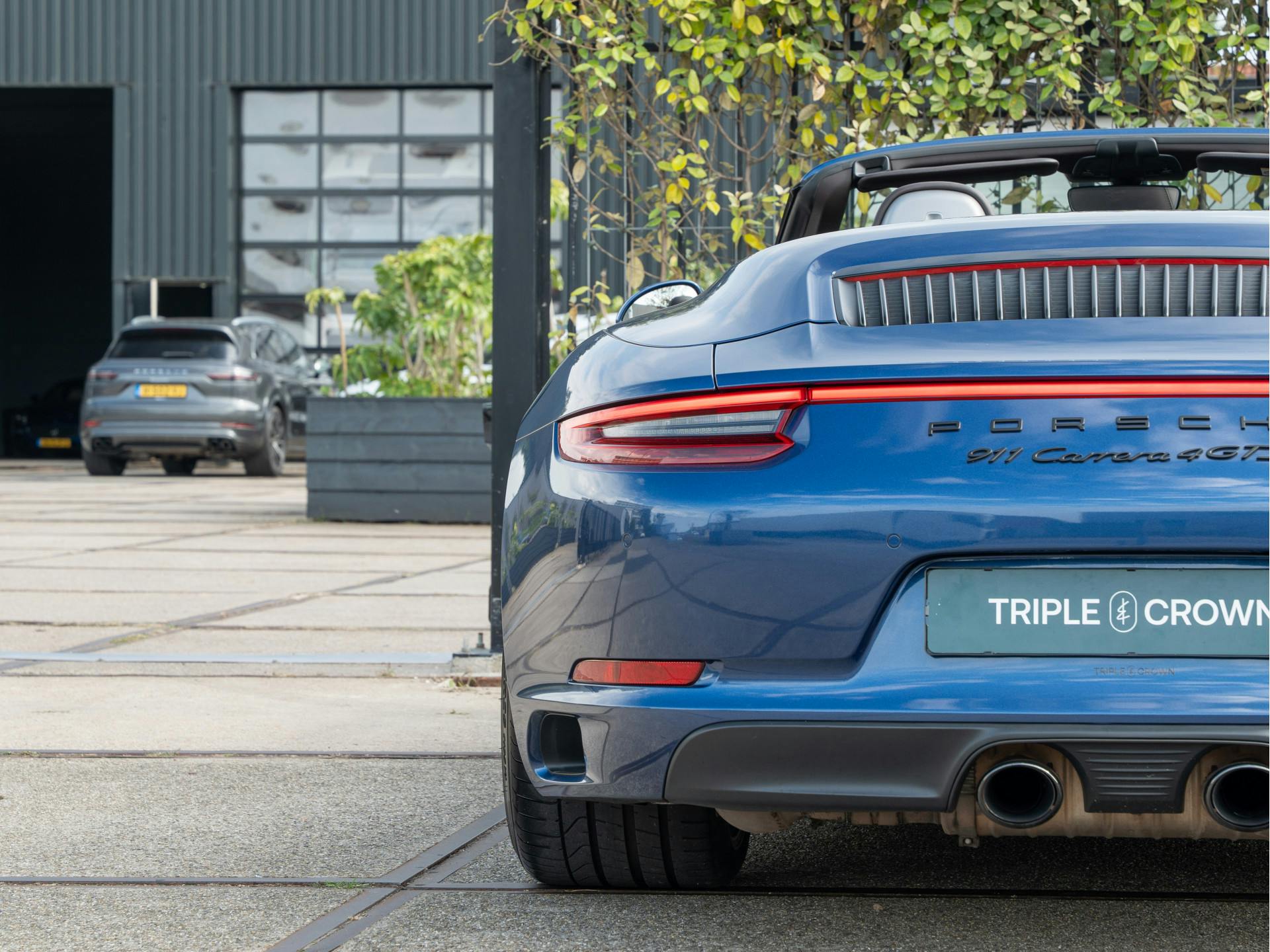 Porsche 911 Cabrio 3.0 Carrera 4 GTS | Blue Metallic Wrap | Bose | Adaptieve Sport-Stoelen